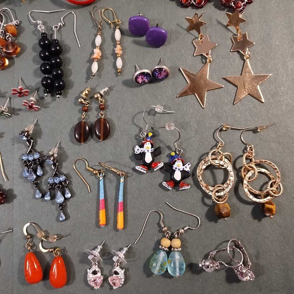 53 pairs of pierced earrings - image 9