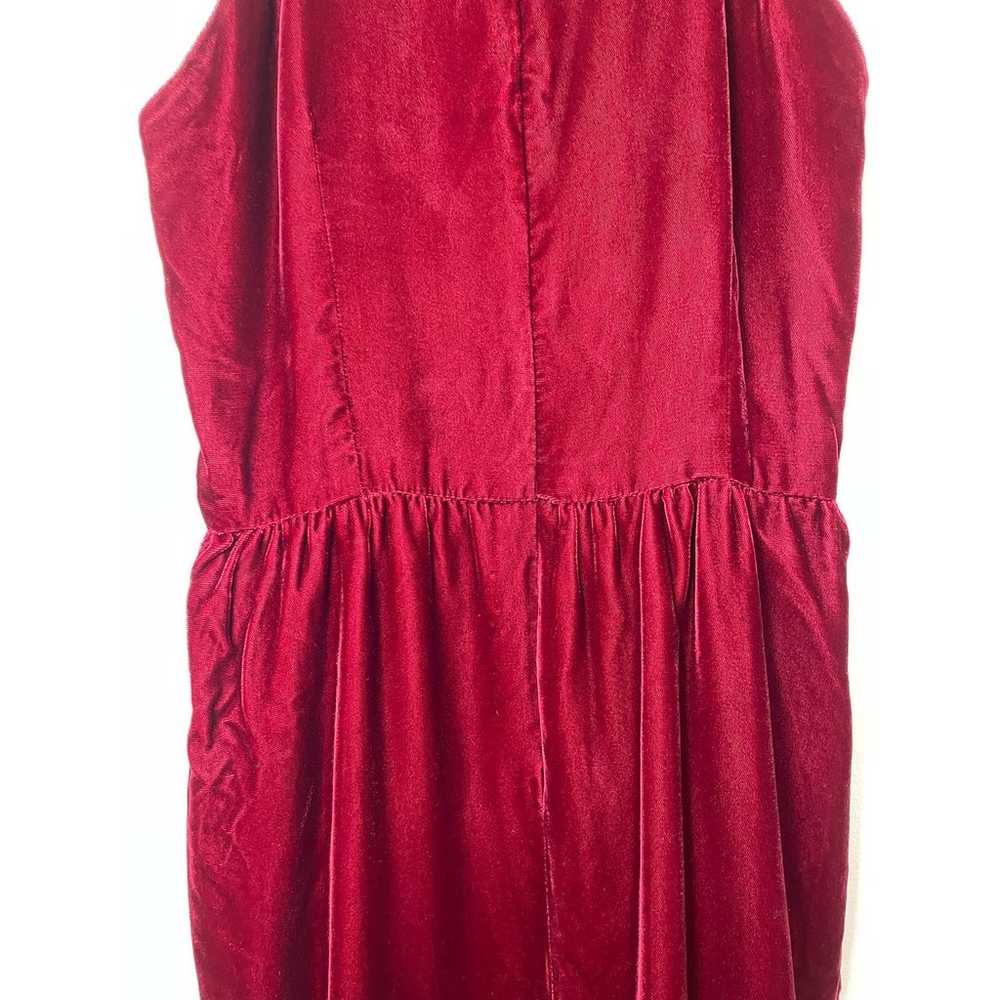 Vintage women’s red velvet midi dress sleeveless … - image 10