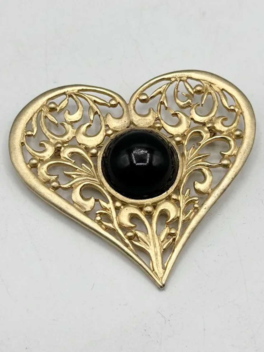 Vintage gold black heart brooch pin - image 4