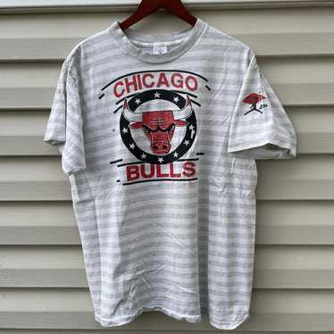 Vintage Chicago Bulls Tourchamp shops T-shirt size XL.