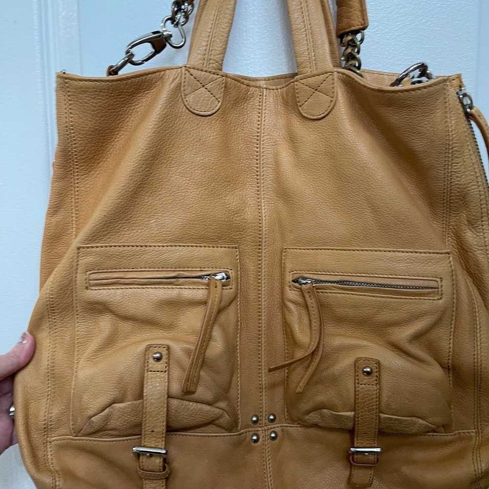 Pour La Victoire shoulder bag butterscotch leather - image 4