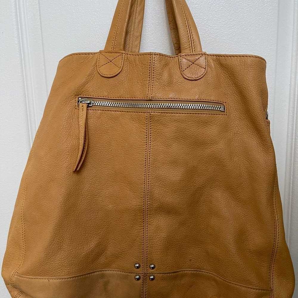 Pour La Victoire shoulder bag butterscotch leather - image 7