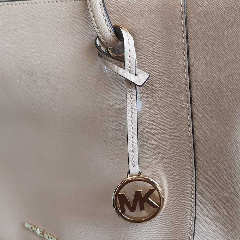 MICHAEL KORS MEDIUM WALSH OYSTER HANDBAG/TOTE LAR… - image 9