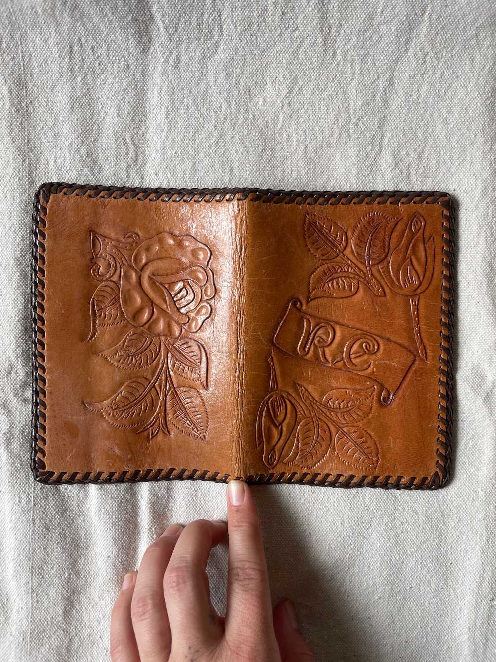 70s tooled leather wallet / 1970s leather bifold … - image 1