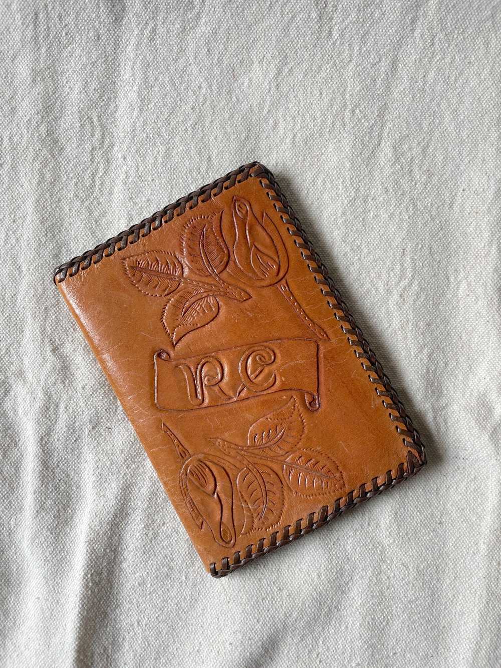 70s tooled leather wallet / 1970s leather bifold … - image 2
