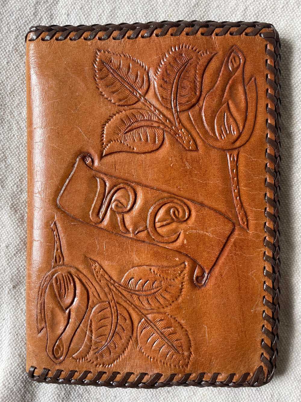 70s tooled leather wallet / 1970s leather bifold … - image 3