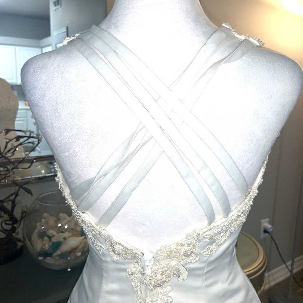 Vintage Halter Neck Wedding Gown w/unique eye-cat… - image 4