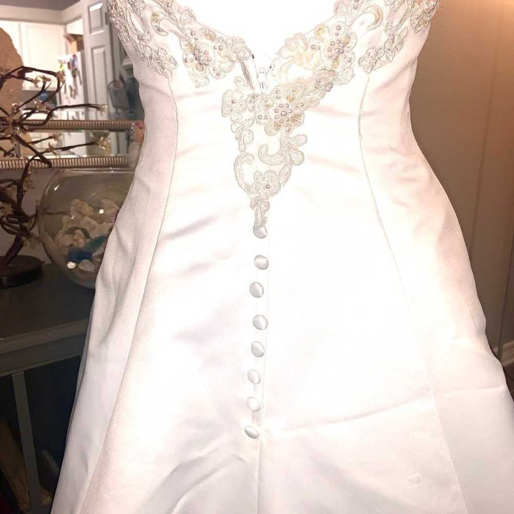 Vintage Halter Neck Wedding Gown w/unique eye-cat… - image 6