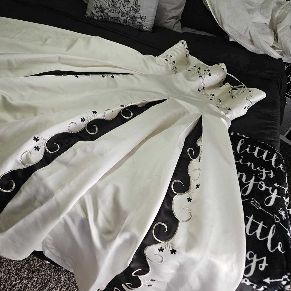 Plus size ball gown wedding dress size 20-28w - image 10