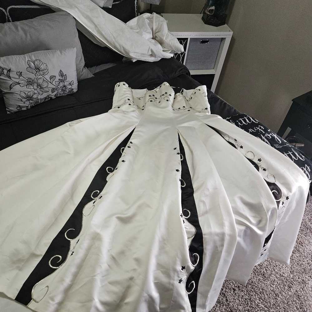 Plus size ball gown wedding dress size 20-28w - image 11