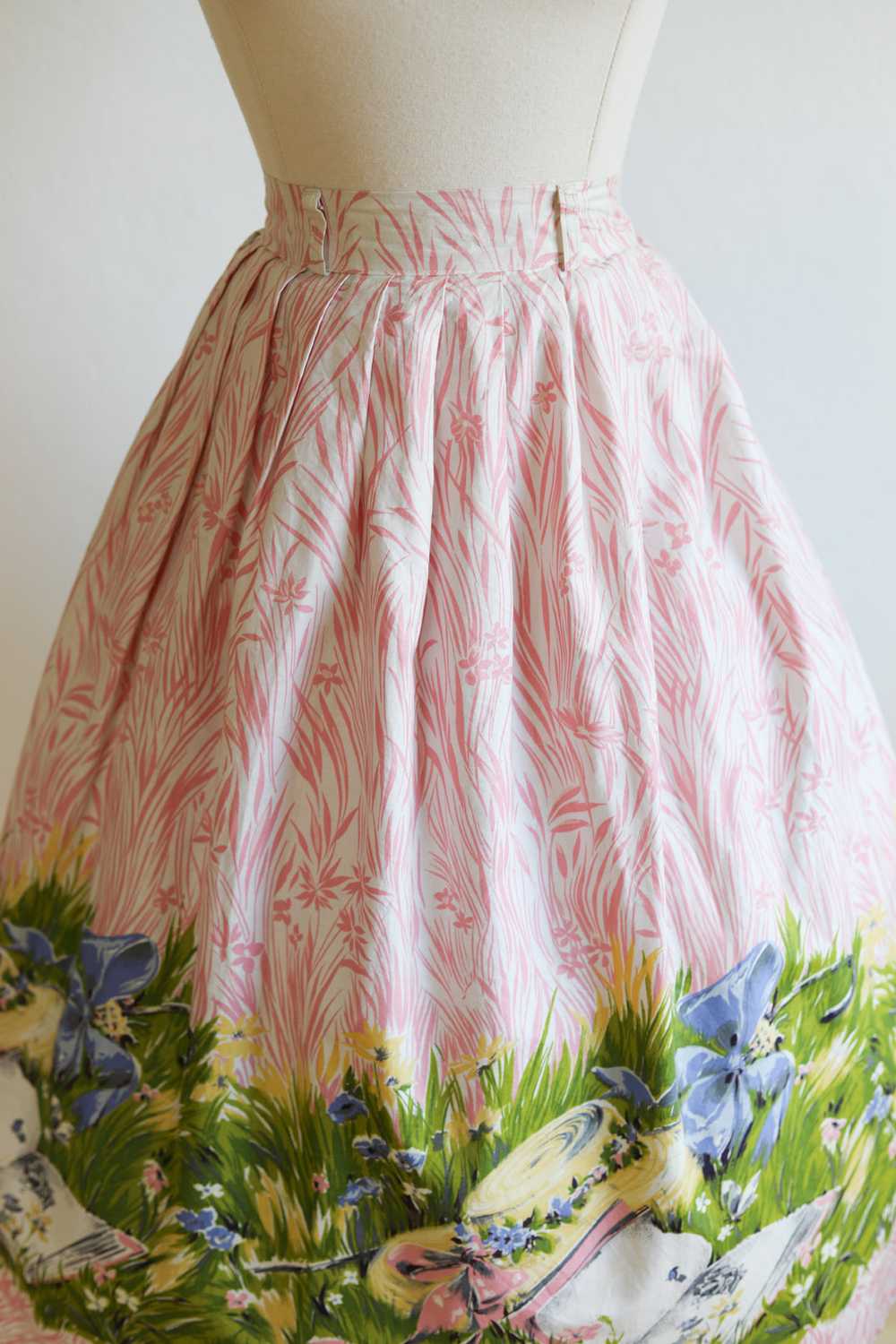 Vintage 1950s Novelty Print Skirt - PASTEL DAYDRE… - image 6