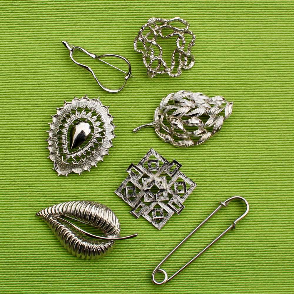 Scottish Safety Pin Style Kilt Pin - image 3