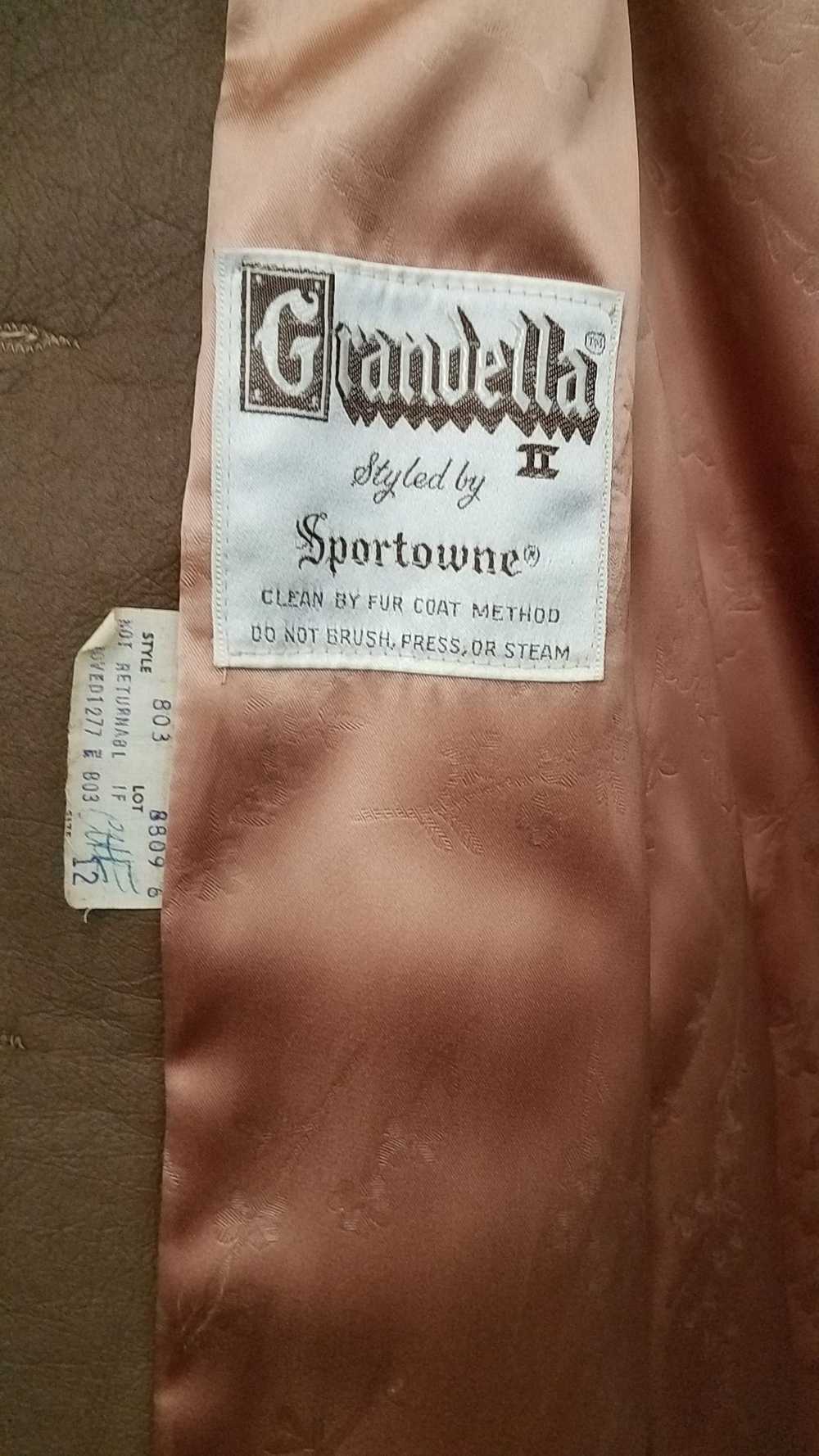 Grandella II Sportowne Vintage Faux Fur Coat - image 3