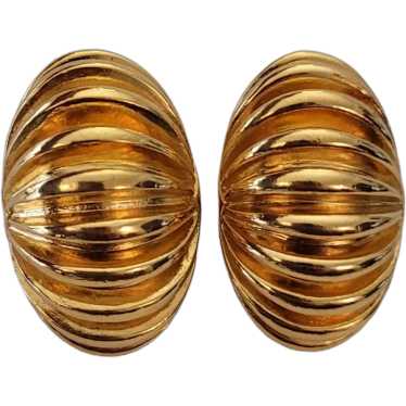 Gold Tone Shrimp Ribbed Style Clip-On Earrings E2… - image 1