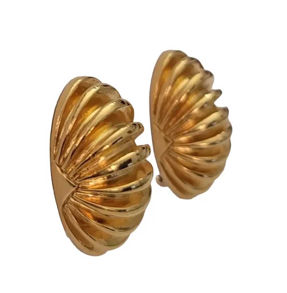 Gold Tone Shrimp Ribbed Style Clip-On Earrings E2… - image 4