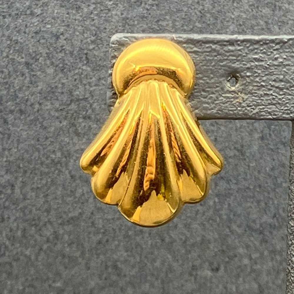 Avon Pierced Earrings Shiny Gold Fluted Shell Dra… - image 2