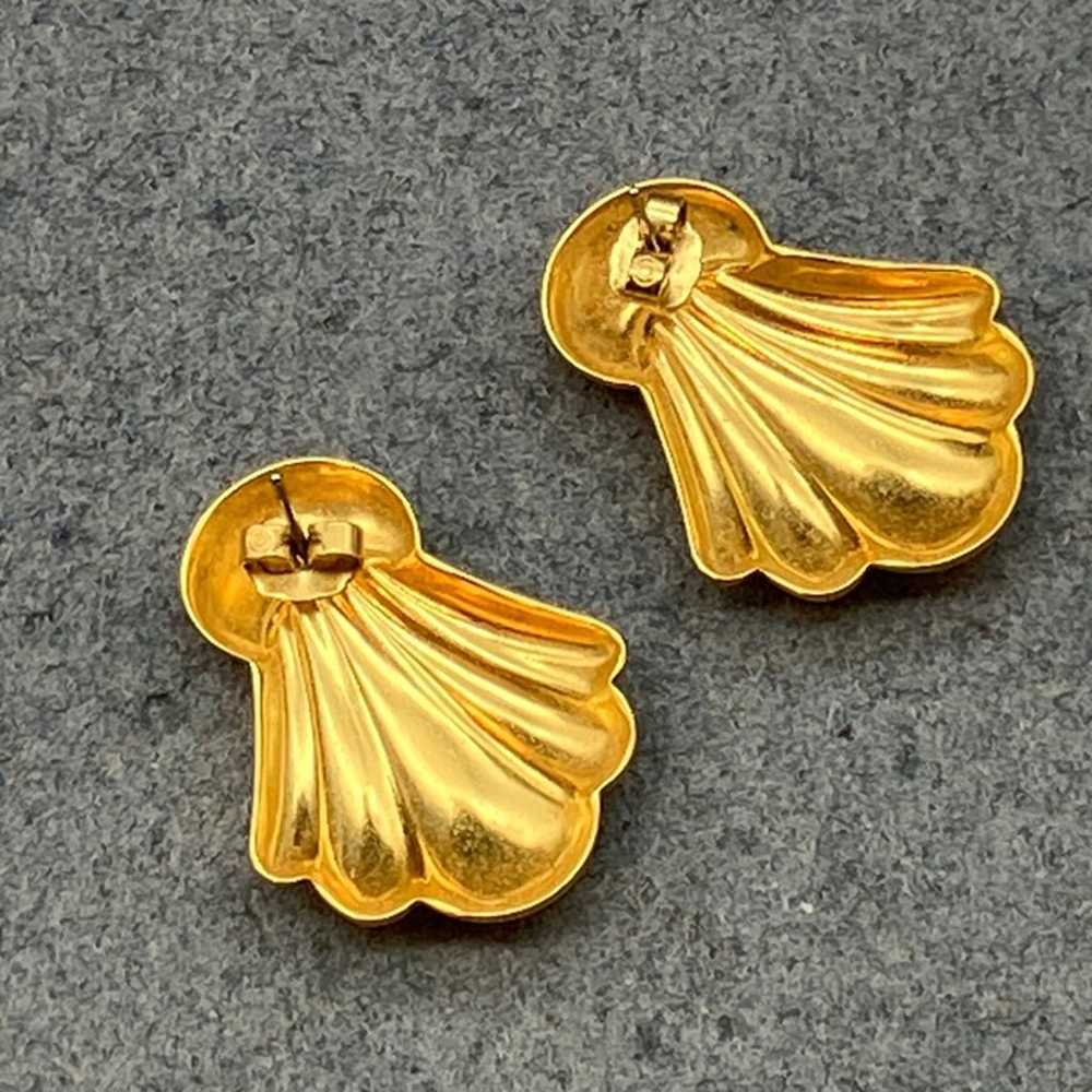 Avon Pierced Earrings Shiny Gold Fluted Shell Dra… - image 4