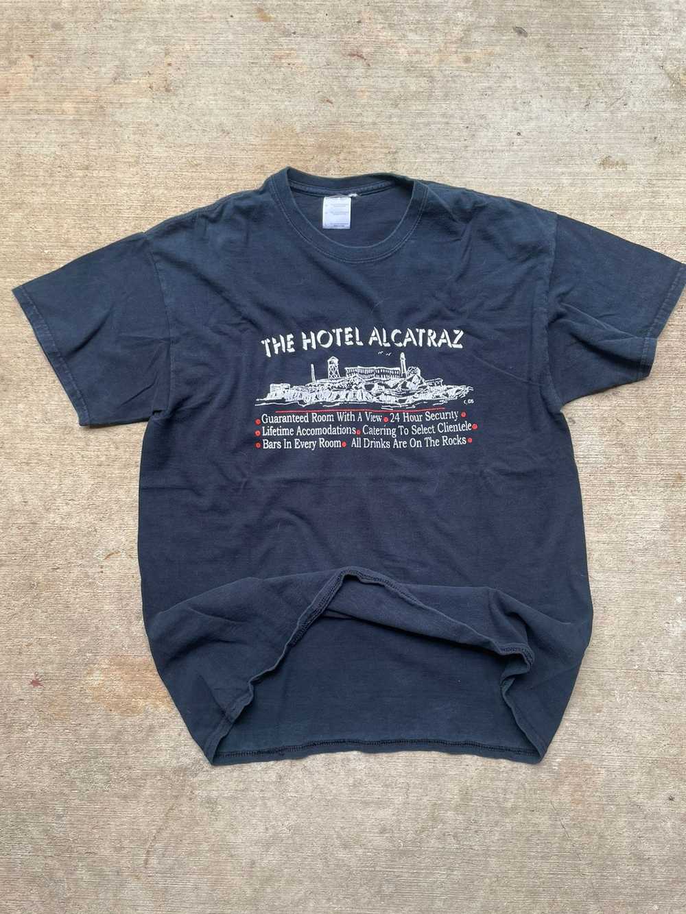 Streetwear × Vintage Hotel alcatraz 2000’s tee - image 1