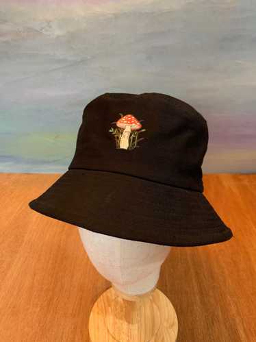Hat × Streetwear Mushroom Bucket Hat Black