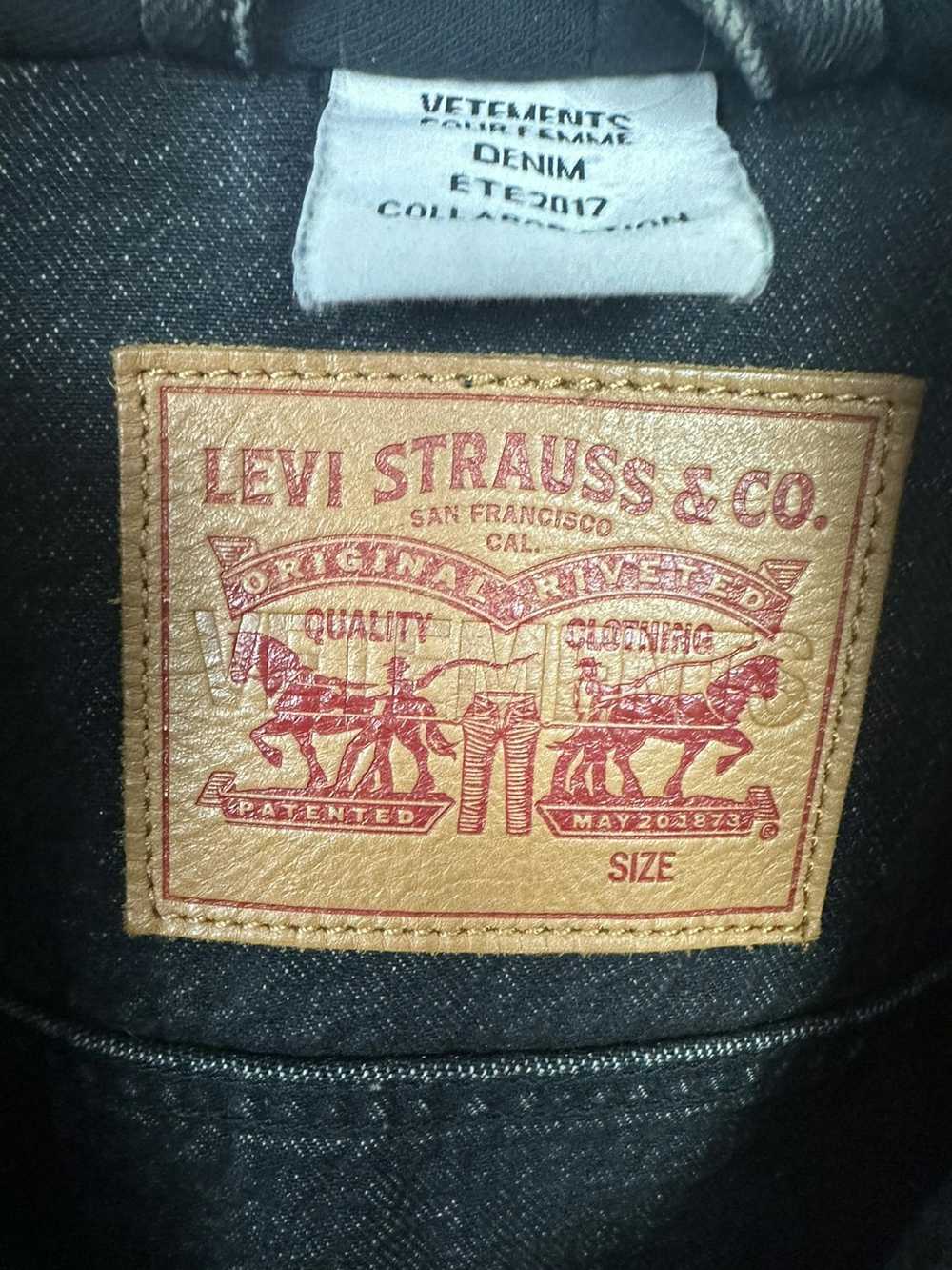 Levi's × Vetements SS17 Hooded Denim Jacket - image 11