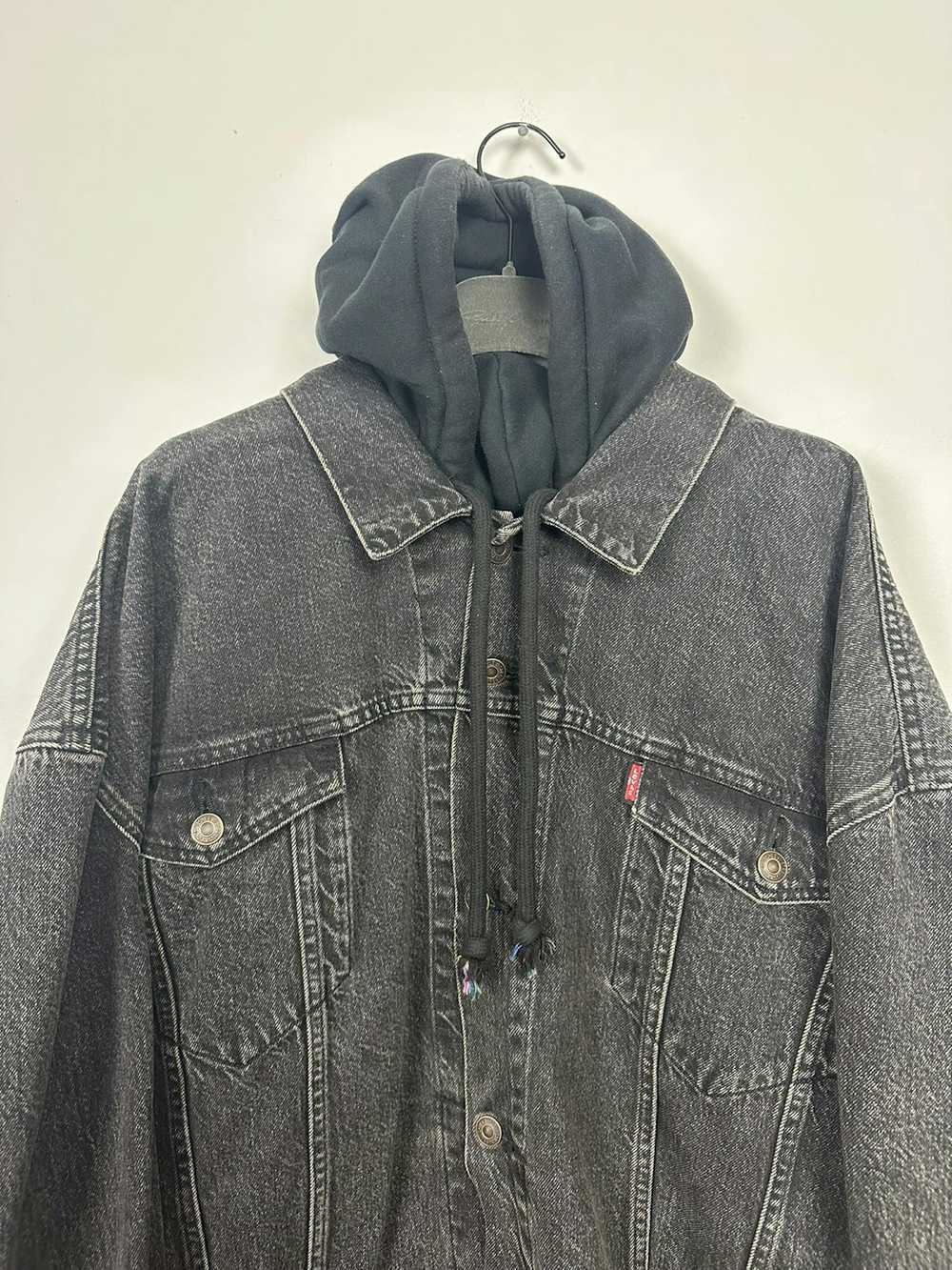 Levi's × Vetements SS17 Hooded Denim Jacket - image 3