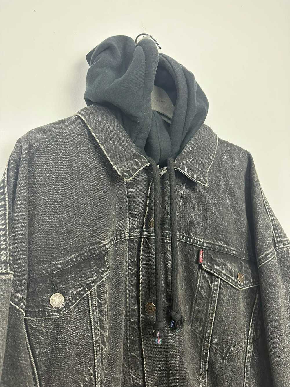 Levi's × Vetements SS17 Hooded Denim Jacket - image 5