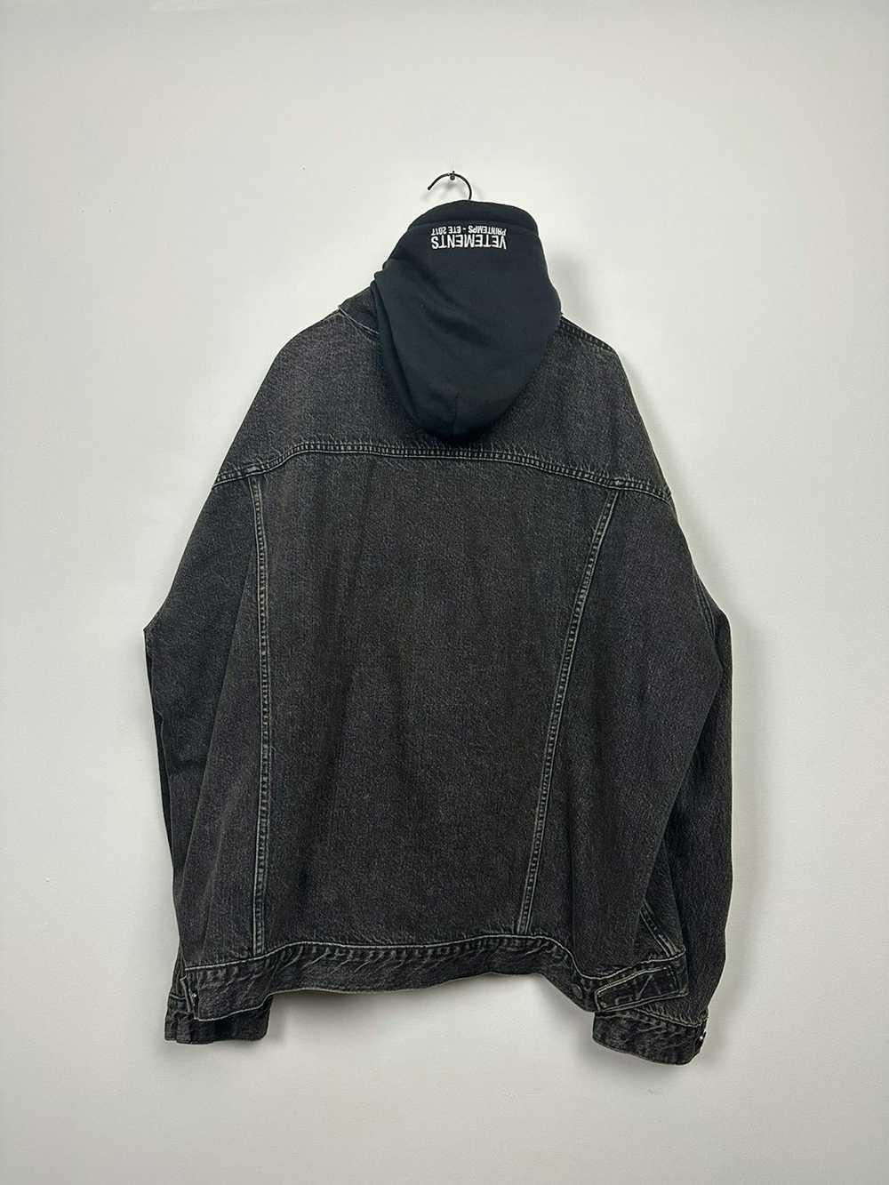Levi's × Vetements SS17 Hooded Denim Jacket - image 6