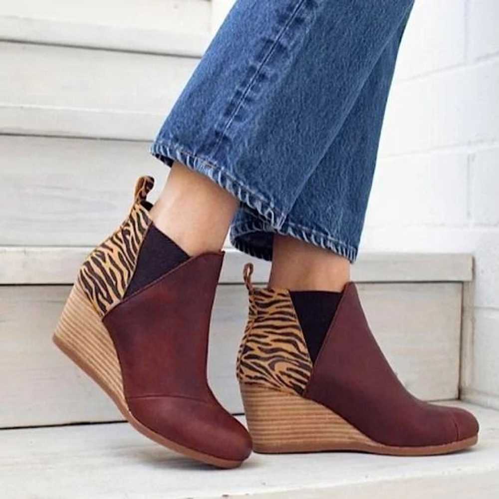 Toms Toms 7 Brown Chunky Wedge Zebra Print Bootie… - image 1