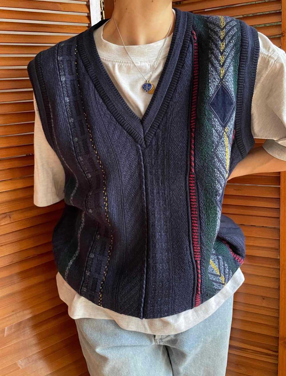 Sleeveless wool sweater - image 2