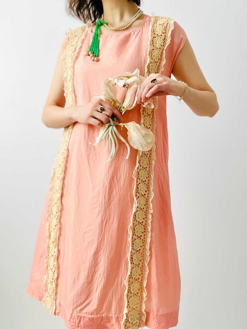 Vintage 1920s pink flapper dress - image 1
