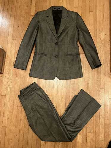 Theory Theory two piece wool suit size 2 made in U