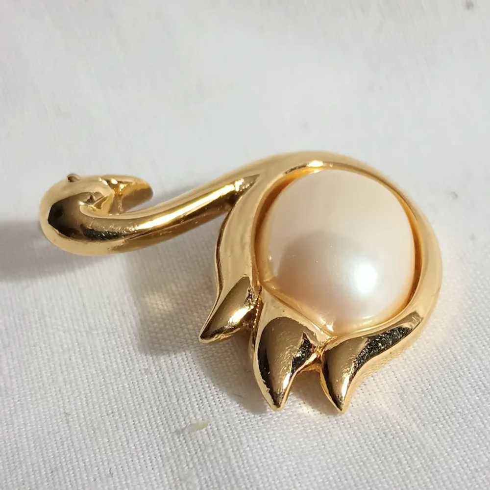Trifari TM swan pin faux pearl belly - image 2