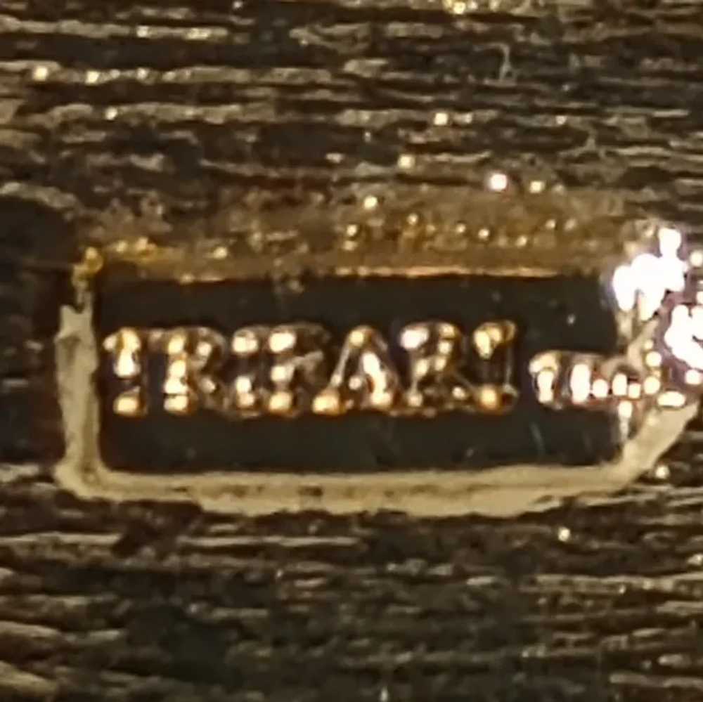 Trifari TM swan pin faux pearl belly - image 4