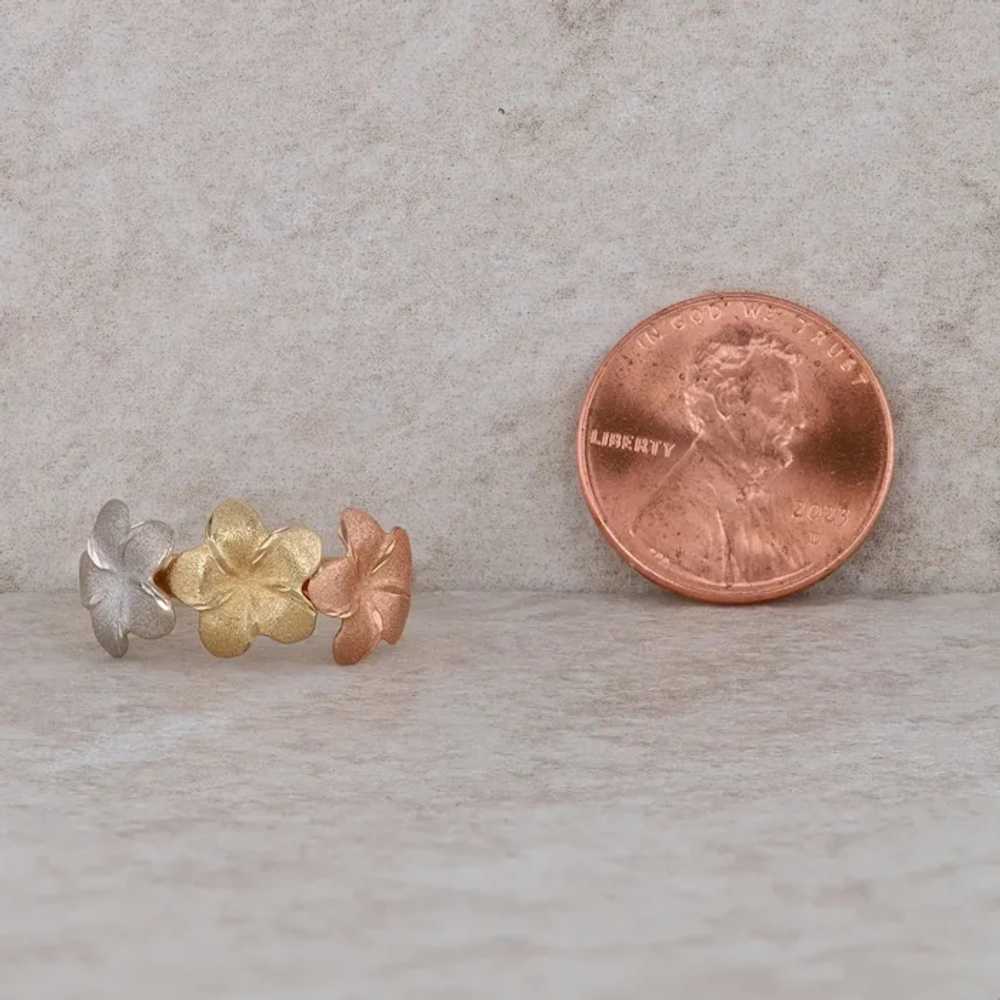 10k Tri Gold & Flower Ring - image 4