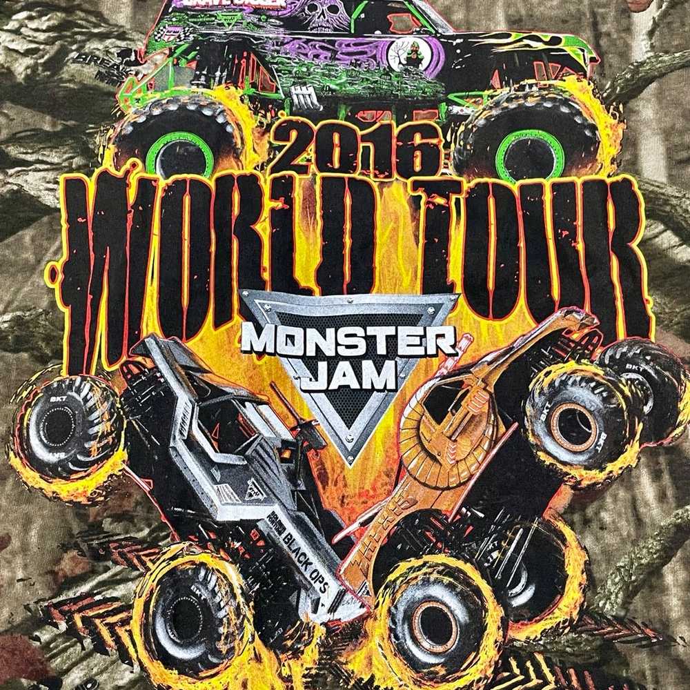 2016 Monster Jam World Tour Grave Digger camo shi… - image 2