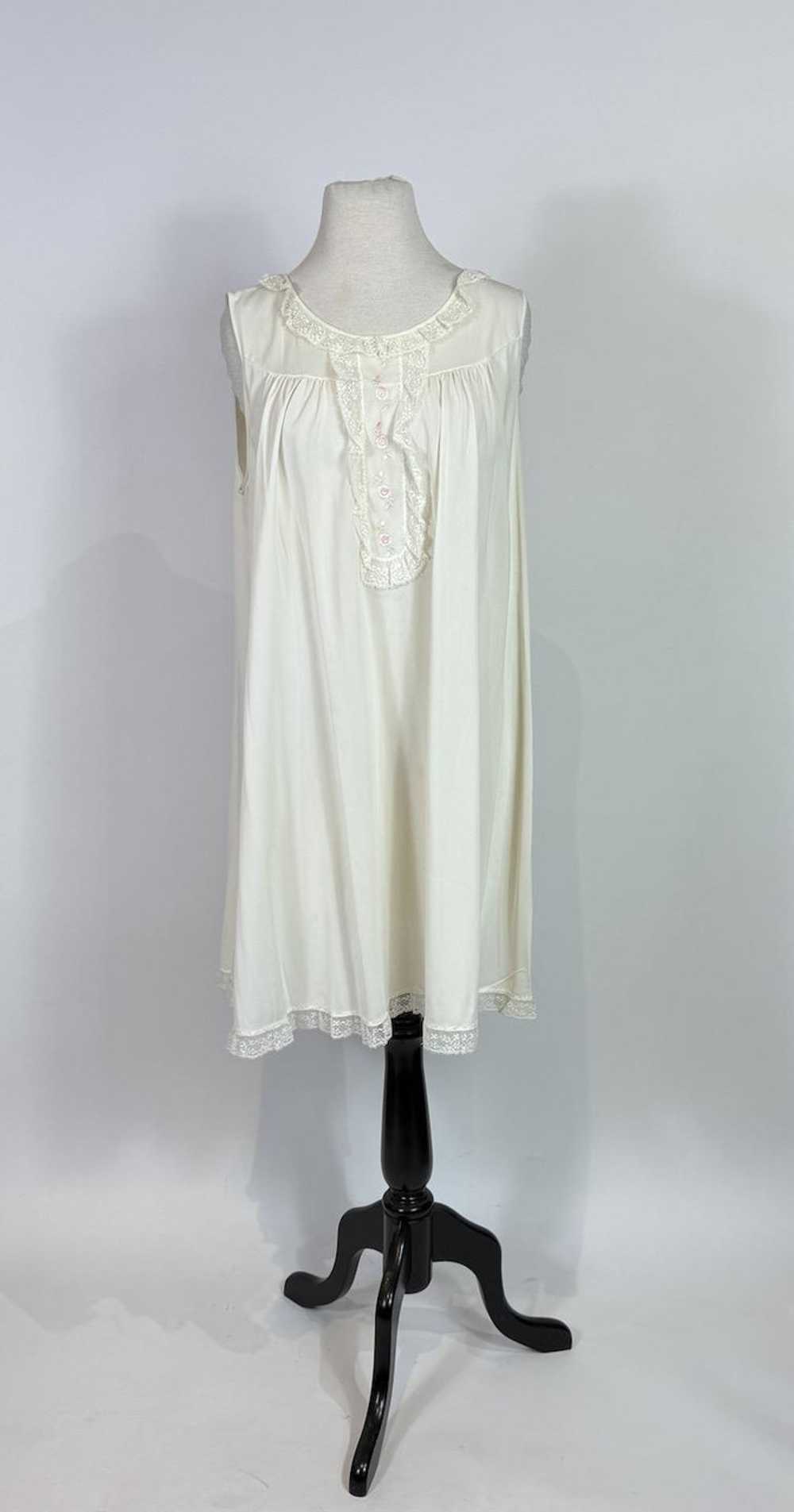 1960s Shadowline White Floral Nylon Peignoir Robe… - image 2