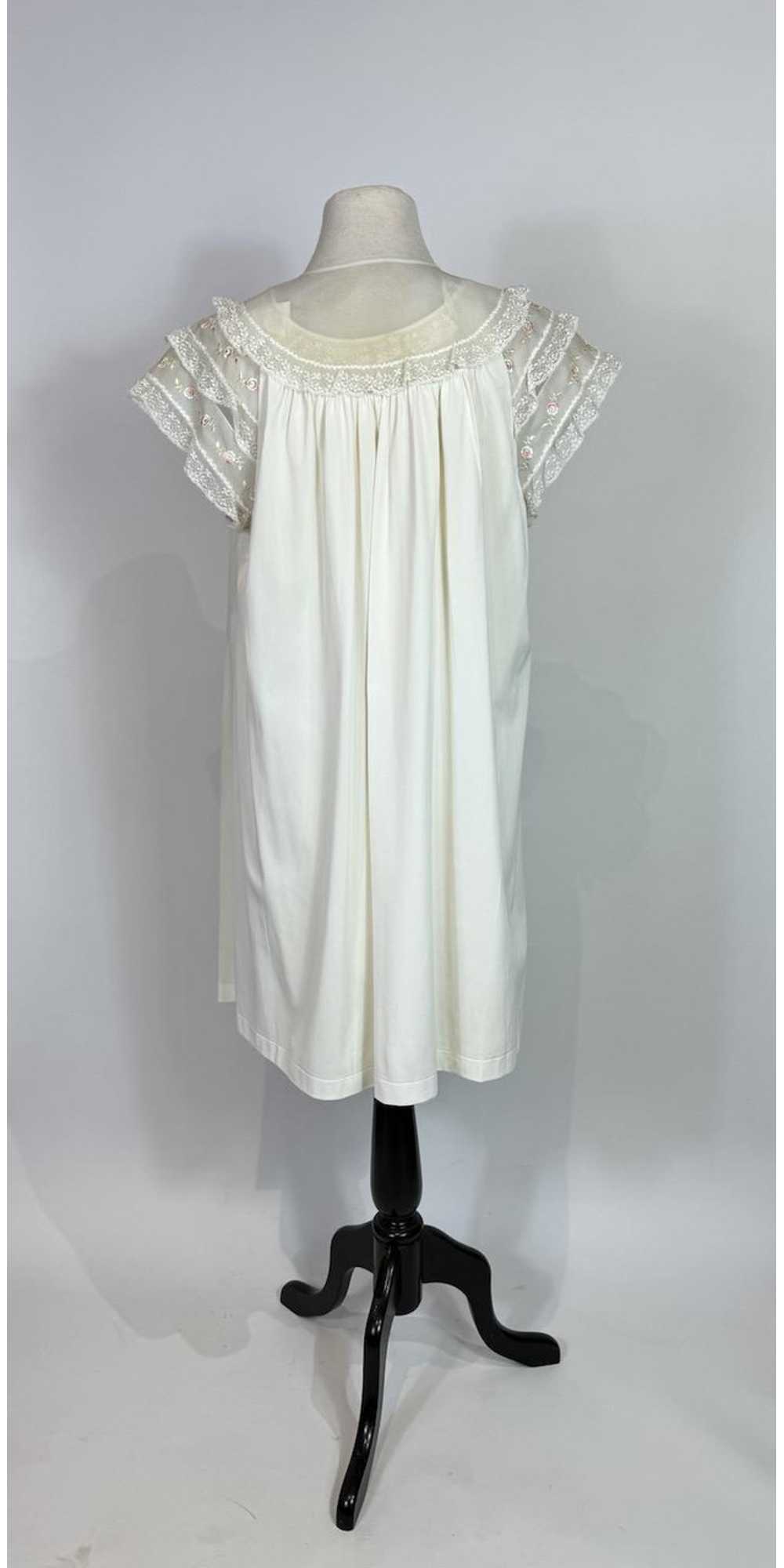 1960s Shadowline White Floral Nylon Peignoir Robe… - image 9