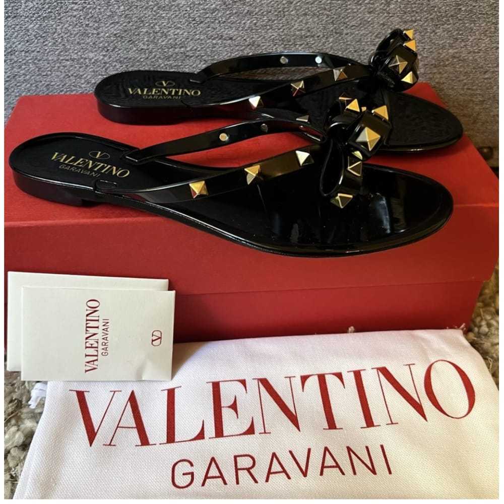 Valentino Garavani Rockstud flip flops - image 8