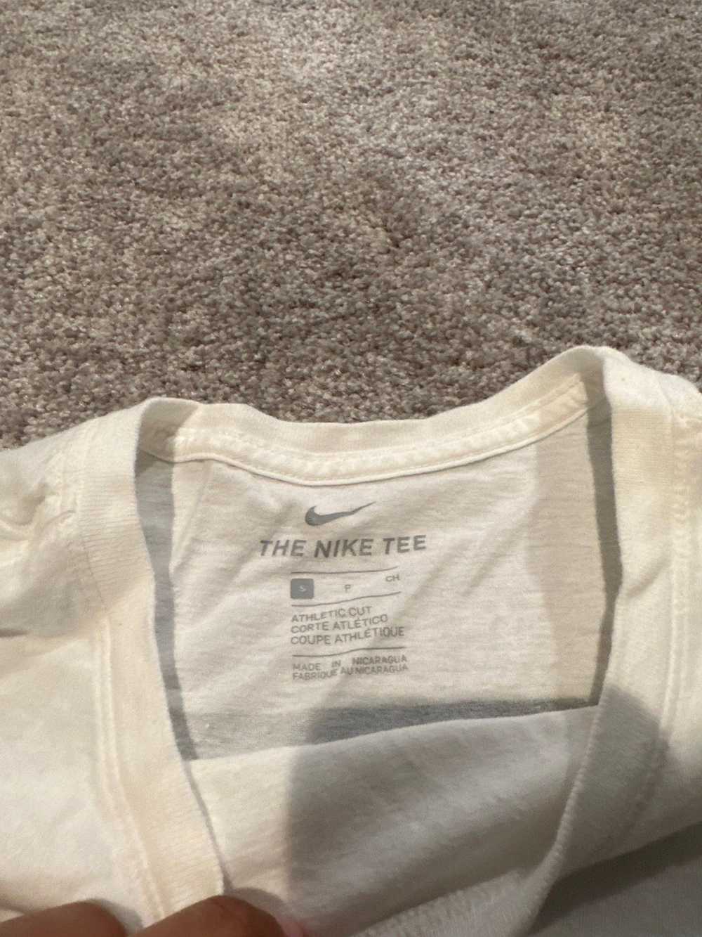 Nike Young Phil Knight Tee Sz Small - image 3