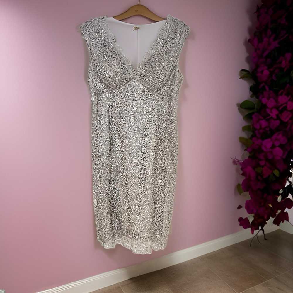 Elegant silver sleeveless party dress - image 2