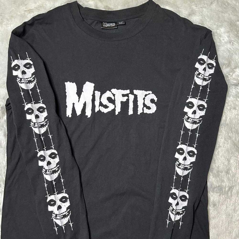 Misfits Long Sleeve Skulls Graphic T-Shirt Black … - image 4
