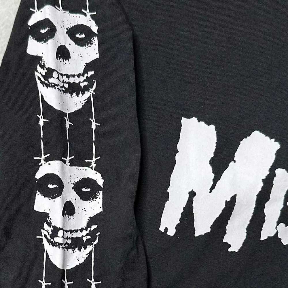 Misfits Long Sleeve Skulls Graphic T-Shirt Black … - image 5