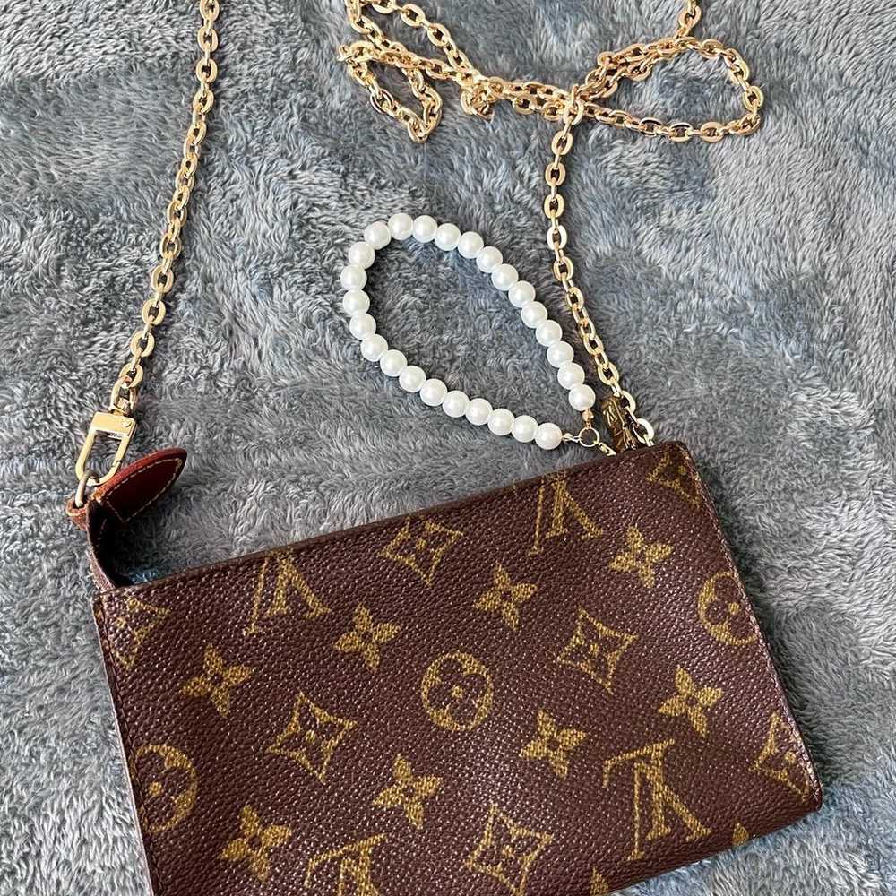 AUTHENTIC Louis Vuitton leather clutch bag monogr… - image 4