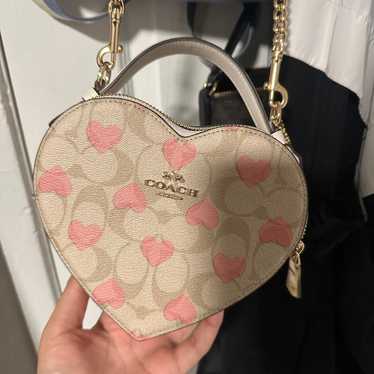 Coach Kitt Messenger Crossbody orders In Signature Canvas With Heart Print