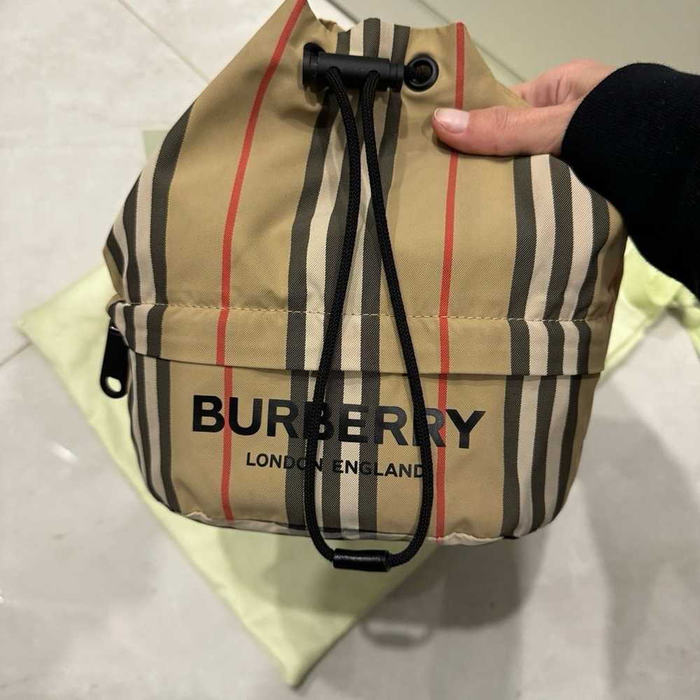 Burberry phoebe icon nylon bag - image 4