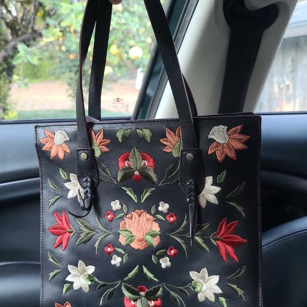 Adrienne vittadini tote - image 1