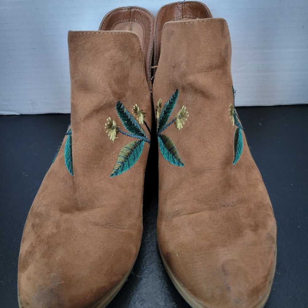 Indigo Rd. Tan Embroidered Floral Booties Size 7.5 - image 2