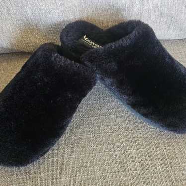 Ugg slippers size 5 - image 1