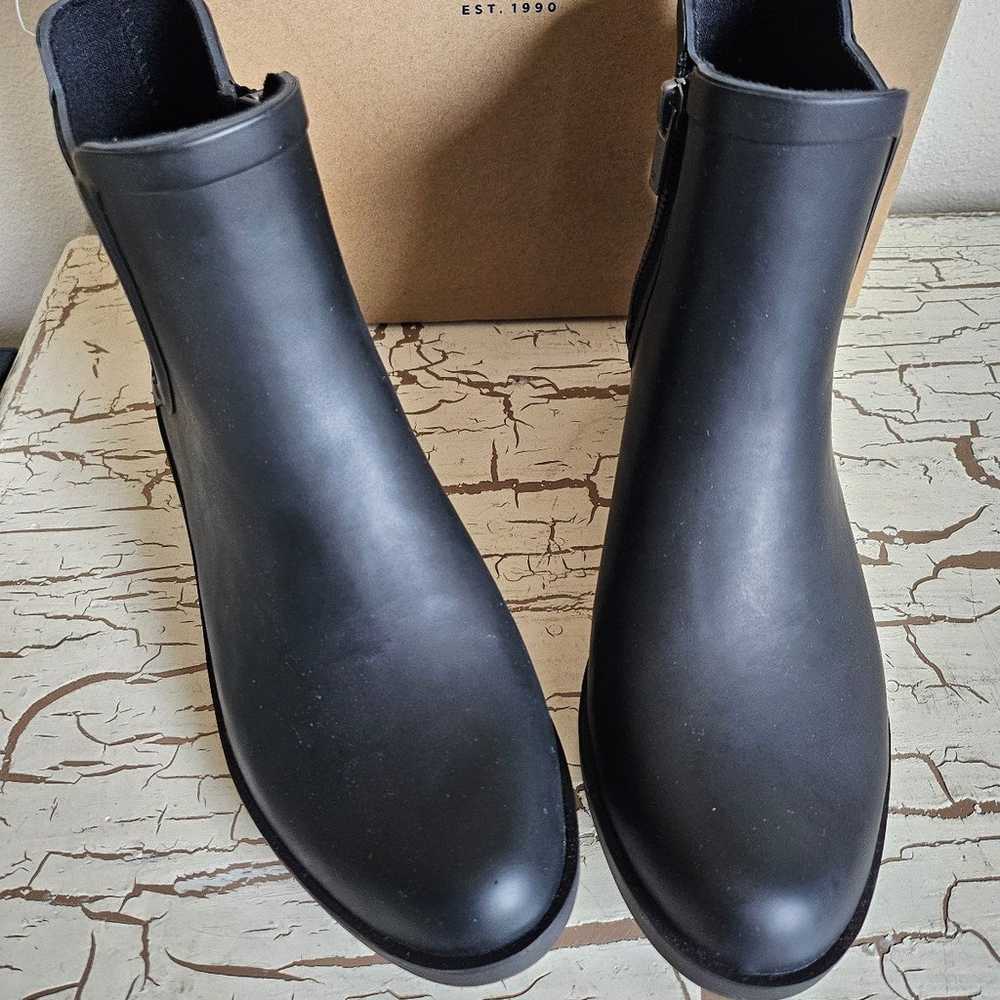 Like-New Lucky Brand 8 Black Rubber Rain Boots - image 2