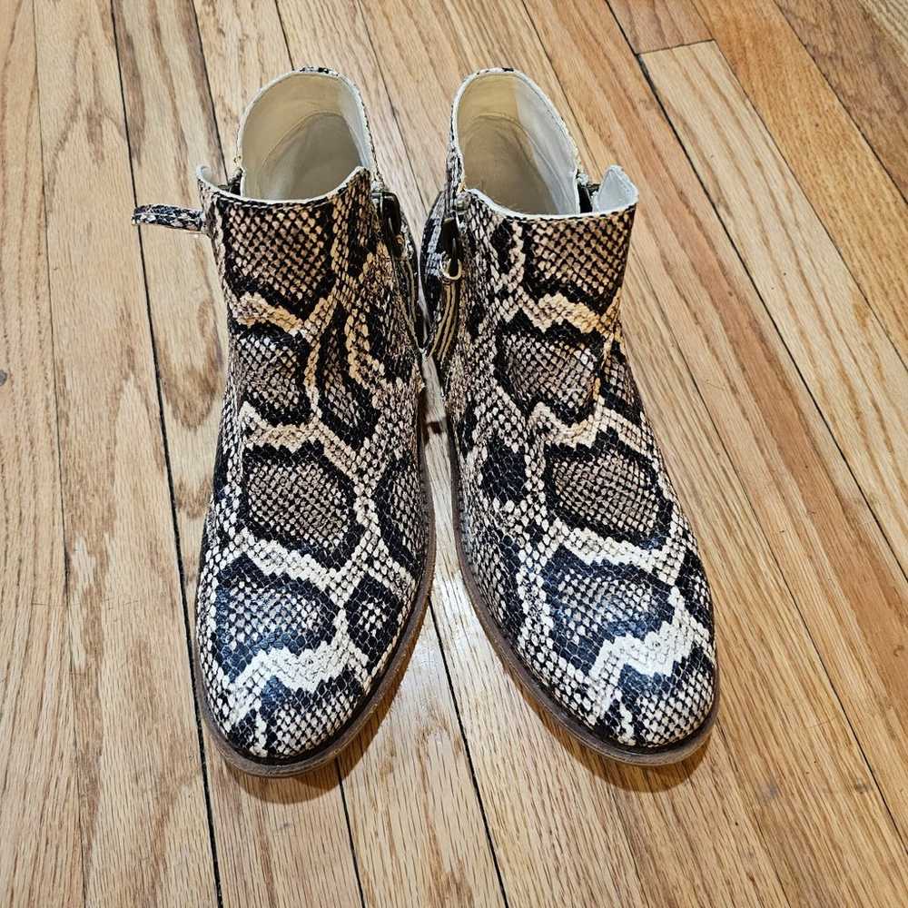 Super cute GIANNI  BINI snake skin boots. Sz 9 1/2 - image 1